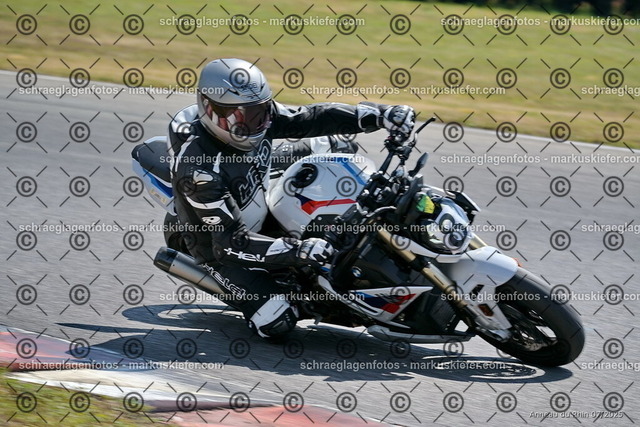 25bt04-0823 | markuskiefer.com - Realisiert mit Pictrs.com