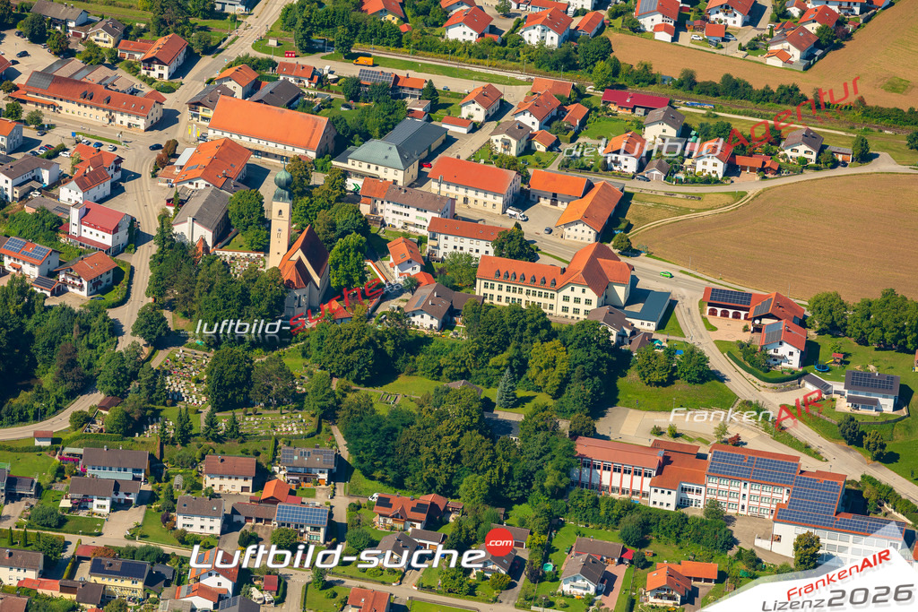Luftaufnahme von Tacherting - Die Luftaufnahme wurde 2025 vom UL-Flugzeug heraus erstellt ( keine Drohne ) - Hochauflösende Luftaufnahme - für professionelle Ausdrucke geeignet. Die Geschenkidee !Mit Lizenz und Bildrechte bestellbar