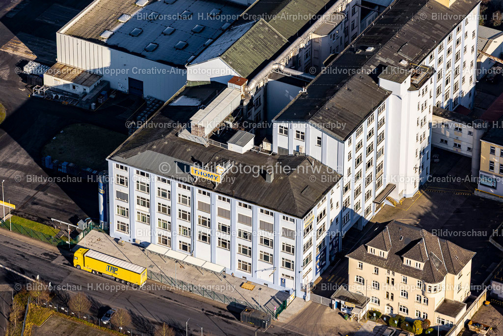 Luftbilder Neuss -6681 | Luftbild Gebäude und Produktionshallen auf dem Lebensmittelhersteller- Werksgelände der "Nestle Deutschland AG THOMY-Werk " an der Industriestraße in Neuss - Realisiert mit Pictrs.com