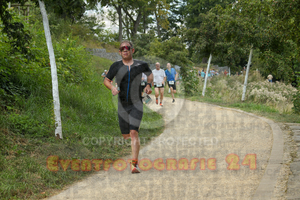250824_1348_EX1_3768 | Sportfotografie im Rhein-Sieg Kreis, Köln, Bonn, NRW, Rheinland Pfalz, Hessen, etc. Unser Tätigkeitsfeld umfasst den Laufsport vom Volkslauf über den Marathon, Duathlon, Triathon bis zum Ultralauf wie Kölnpfad Ultra oder Schindertrail.