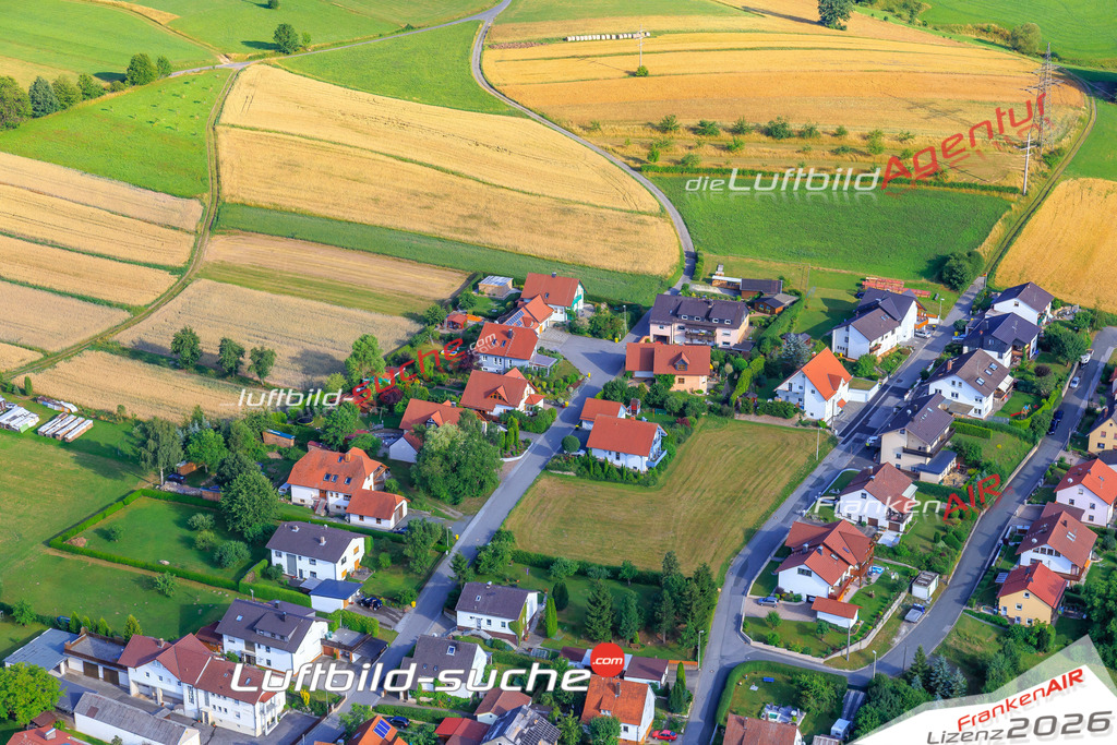 Die Luftaufnahme Friesen - Kronach wurde vom UL-Flugzeug (keine Drohne) aus fotografiert.Hohe Druck- Auflösung-die Geschenkidee!