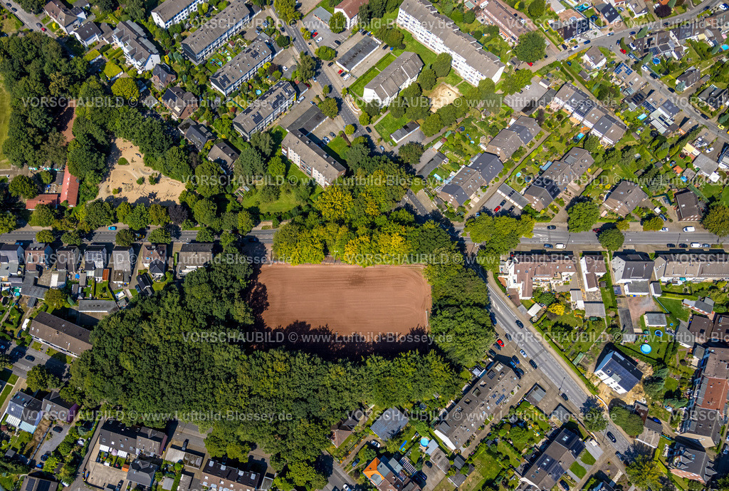 Gladbeck240806327 | Luftbild, Wohngebiet und Aschenplatz Brunnenstraße, Zweckel, Gladbeck, Ruhrgebiet, Nordrhein-Westfalen, Deutschland