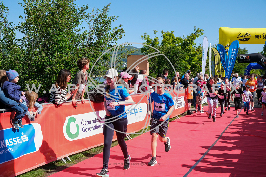 ..... | LINZ,AUSTRIA,27.April 24, Int. 3 Brückenlauf Linz  , Image shows: Photo: WAPICS / Michael ring