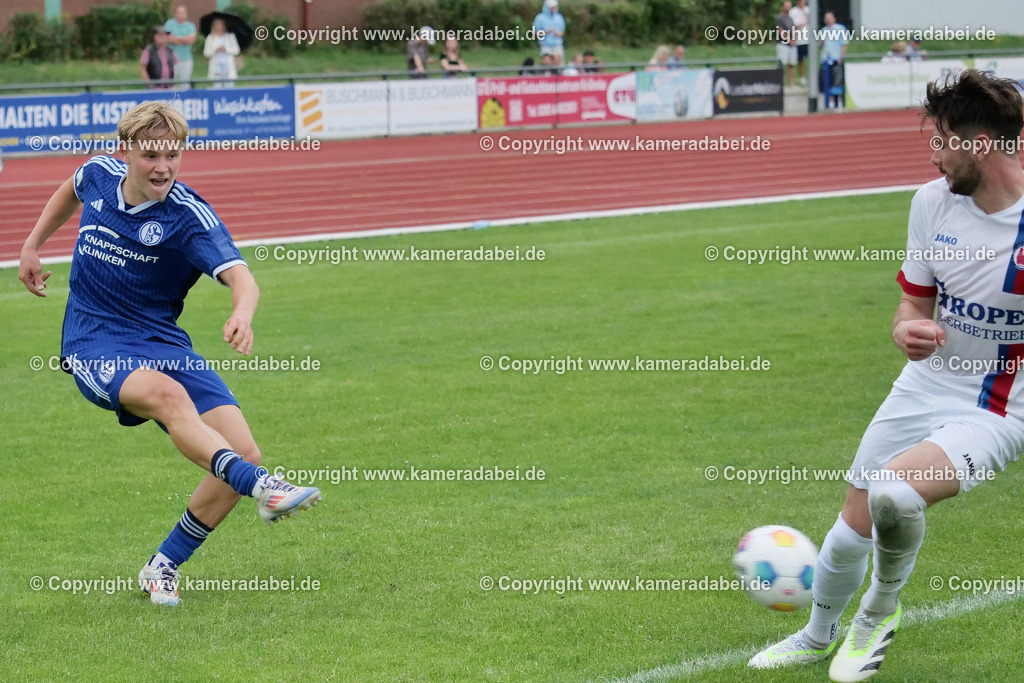 Fußball : Testspiel : SuS 09 Dinslaken - Schalke 04 U 19 am 25.07.2024 | Foto : Jochen Emde / www.kameradabei.de - Realisiert mit Pictrs.com