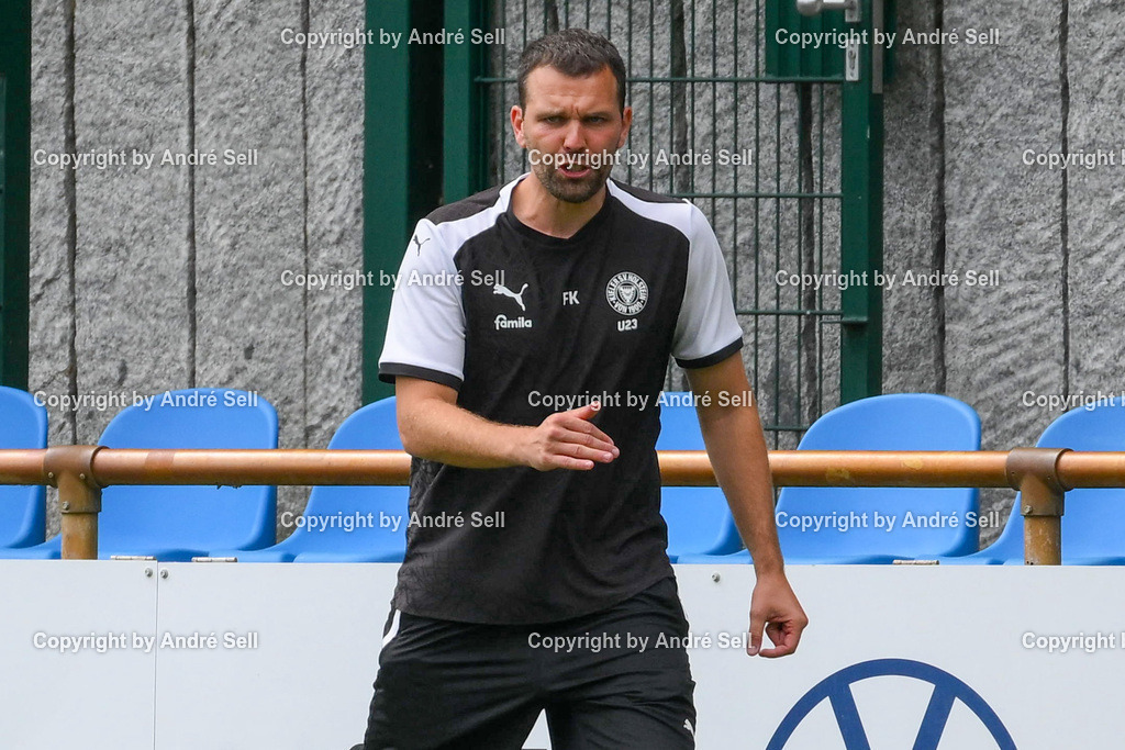 Holstein Kiel II vs 1. FC Phönix Lübeck II | Trainer Freddy Kaps (Holstein) / Fußball-Oberliga Männer 2026/2027 / Holstein Kiel II vs 1. FC Phönix Lübeck II / Citti Fussball Park - Projensdorf / Kiel / 08.08.26 - Realisiert mit Pictrs.com