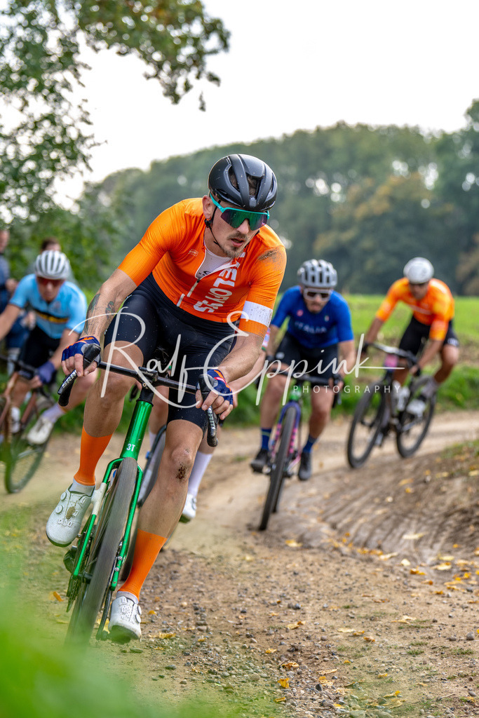 Ralf Eppink Photography 20251012_DSC03111 | Sportfotografie, Eventfotografie, Porträtfotografie, Radsport Fotograf, Triathlon Fotograf, Düsseldorf Fotograf, Köln Fotograf, Actionfotografie, Teamfotografie, Peoplefotografie, Business Portraits, Veranstaltungsfotografie, Reportagefotografie - Realisiert mit Pictrs.com