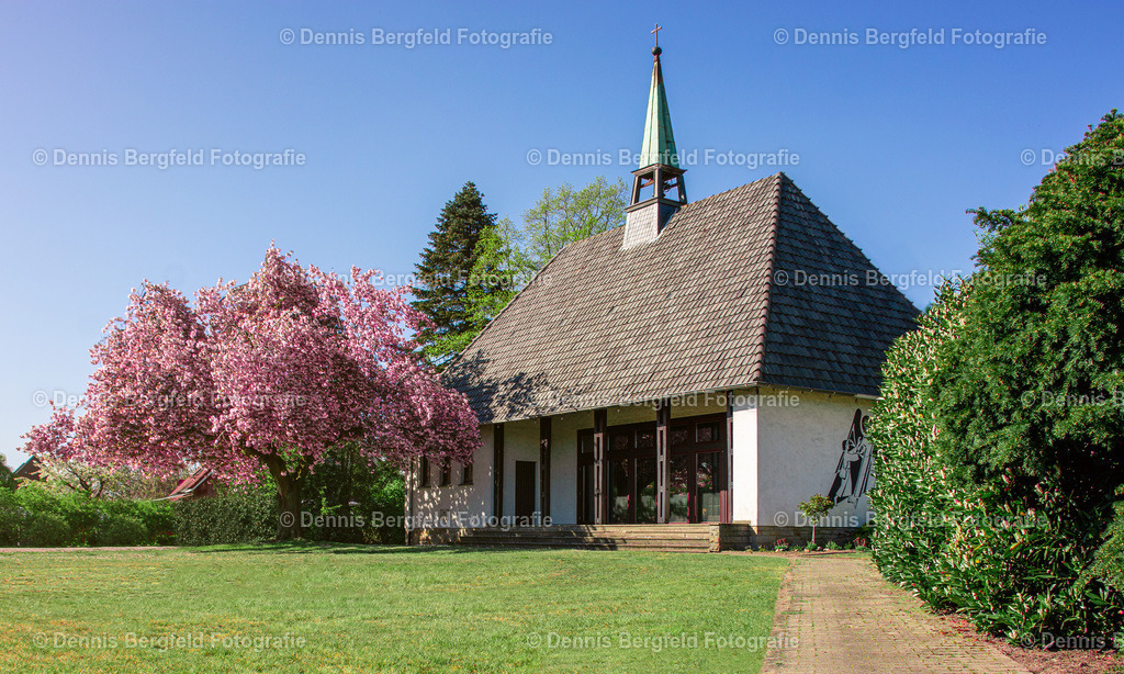 Kapelle in Hopsten | Entdecken Sie Natur, Makro und Tierfotografie von Dennis Bergfeld.Besondere Momente und Details der Natur, hochwertig als Foto und Wandbild erhältlich. - Realisiert mit Pictrs.com