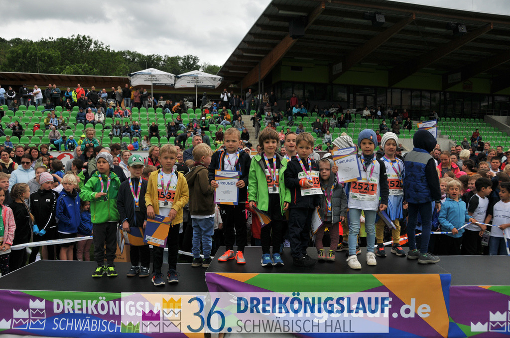 Siegerehrung Optima Sport Park | 3königslauf 2022 Siegerehrung - Realisiert mit Pictrs.com
