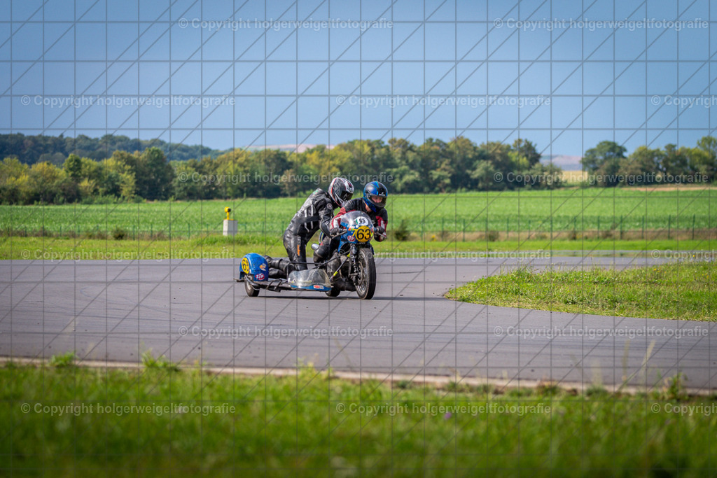 MZ ETZ 250 Renngespann | Foto vom 3. Classic Motor Weekend 18. - 20. August 2023 auf dem Flugplatz in Obermehler - Realisiert mit Pictrs.com