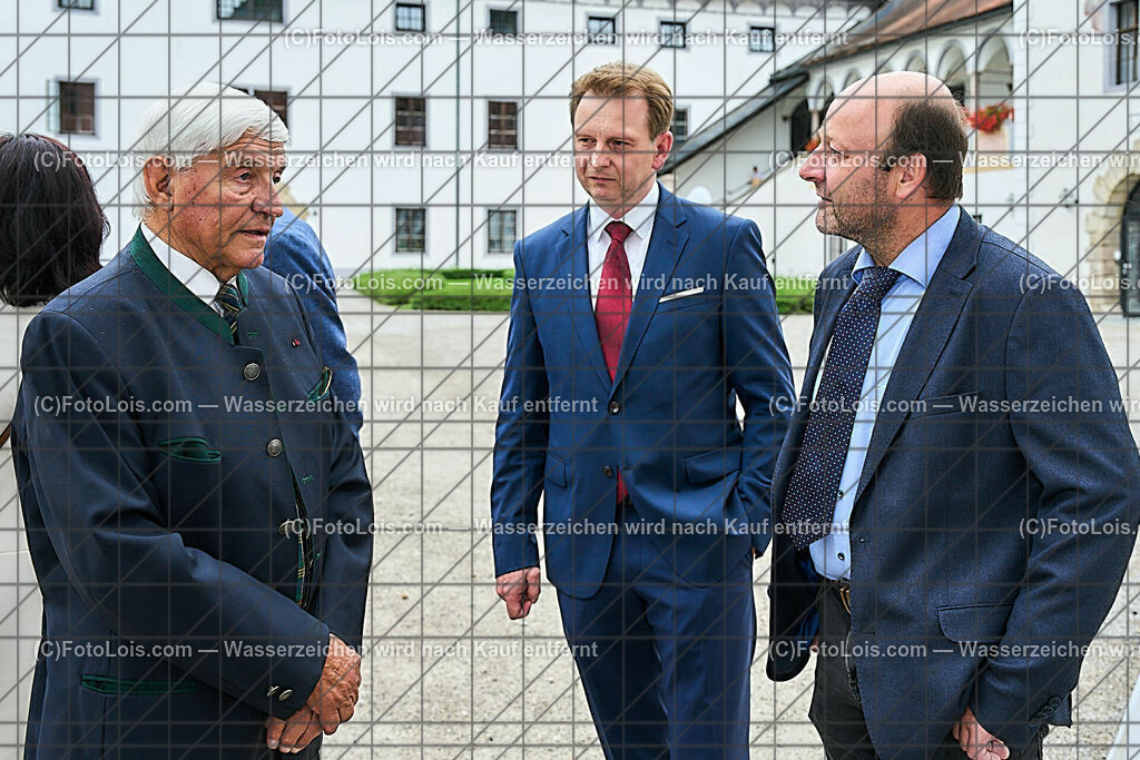 ALP0018_XXXIX_Chopin-Festival_Hildebrand-Fallmann-Aigner | (C)FotoLois.com, Alois Spandl, XXXIX. internationales CHOPIN-Festival in der Kartause Gaming, Eröffnung des Festivals mit Einmarsch der Goldhaubengruppe Lackenhof mit der Musikkapelle Gaming sowie den Ehrengästen und Eröffnungsansprachen in der Barockbibliothek, Fr 4. August 2023.