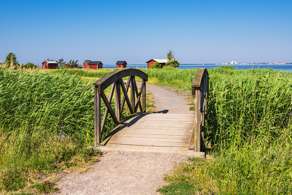 Brücke und Fischerhütten in Färjestaden auf der Insel Öland in Schweden | Brücke und Fischerhütten in Färjestaden auf der Insel Öland in Schweden.