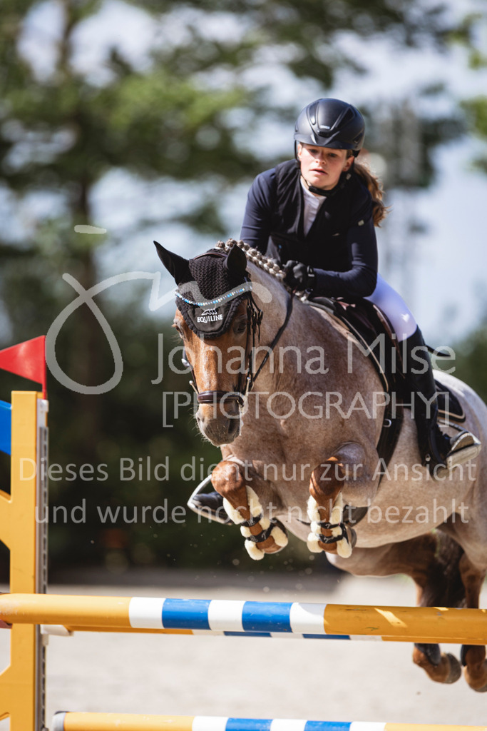 240616_Lemwerder_Springpony-L-308 | Deine schönsten Turniermomente als professionelle Fotos! Entdecke hochwertige Pferdesport-Fotografie im Online-Shop. Jetzt Fotos finden & bestellen!