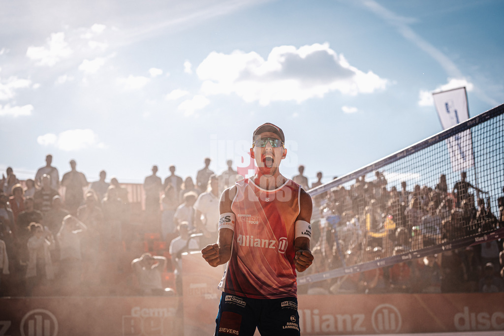 Beachvolleyball | Männer | Allianz German Beach Tour 2025 | Tourstop Düsseldorf | 09.05.2025 | Bennet Poniewaz jubelt