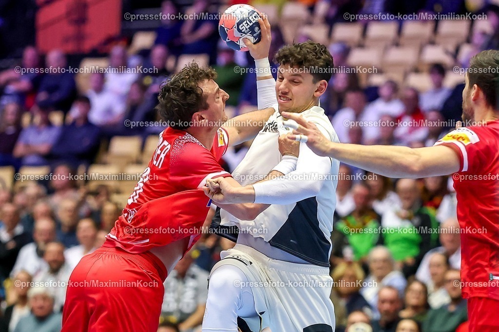 EHF15012602078 | 15.01.2026, Handball, Men's EHF EURO 2026, Deutschland - Östereich, Jyske Bank Boxen in Herning, Dänemark, Preliminary Round:   Marko Grgic (Germany #71) im Zweikampf gegen   Elias Kofler (Austria #66) 