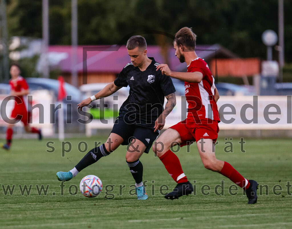 2023-07-20_063_FC_Finsing_gegen_TSV_Wartenberg | Finsing, Deutschland, 20.07.2023:
Fußball, Kreisliga 2023 / 2024, Testspiel, FC Finsing gegen TSV Wartenberg, Endergebnis: 1:0

Philipp Tholl (FC Finsing, #4), Christian Angermaier (TSV Wartenberg, #18)

Foto: Christian Riedel / fotografie-riedel.net