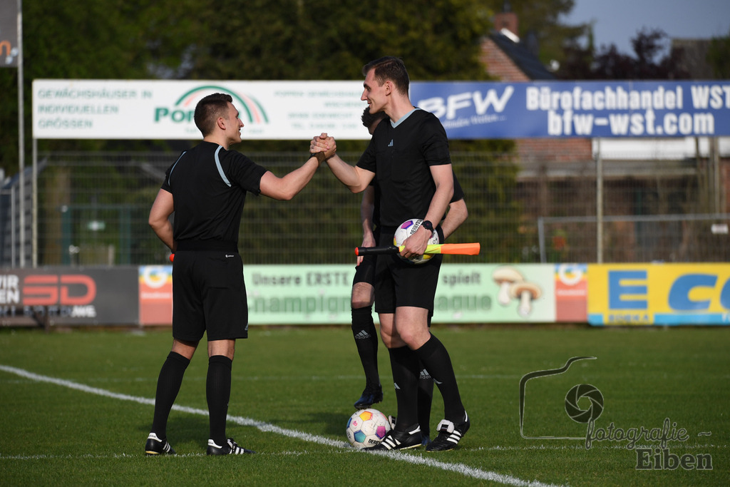 SSV Jeddeloh-SV Drochtersen/Assel | Herren Regionalliga; SSV Jeddeloh (blau)-SV Drochtersen/Assel (rot) am 30.04.2024; in Jeddeloh (53-Acht Arena), Photo: Philip Eiben 2024 - Realisiert mit Pictrs.com