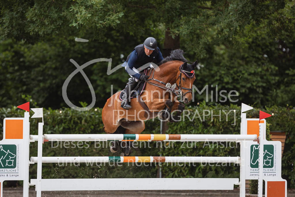 240614_Lemwerder_S1-Springen-561 | Deine schönsten Turniermomente als professionelle Fotos! Entdecke hochwertige Pferdesport-Fotografie im Online-Shop. Jetzt Fotos finden & bestellen!