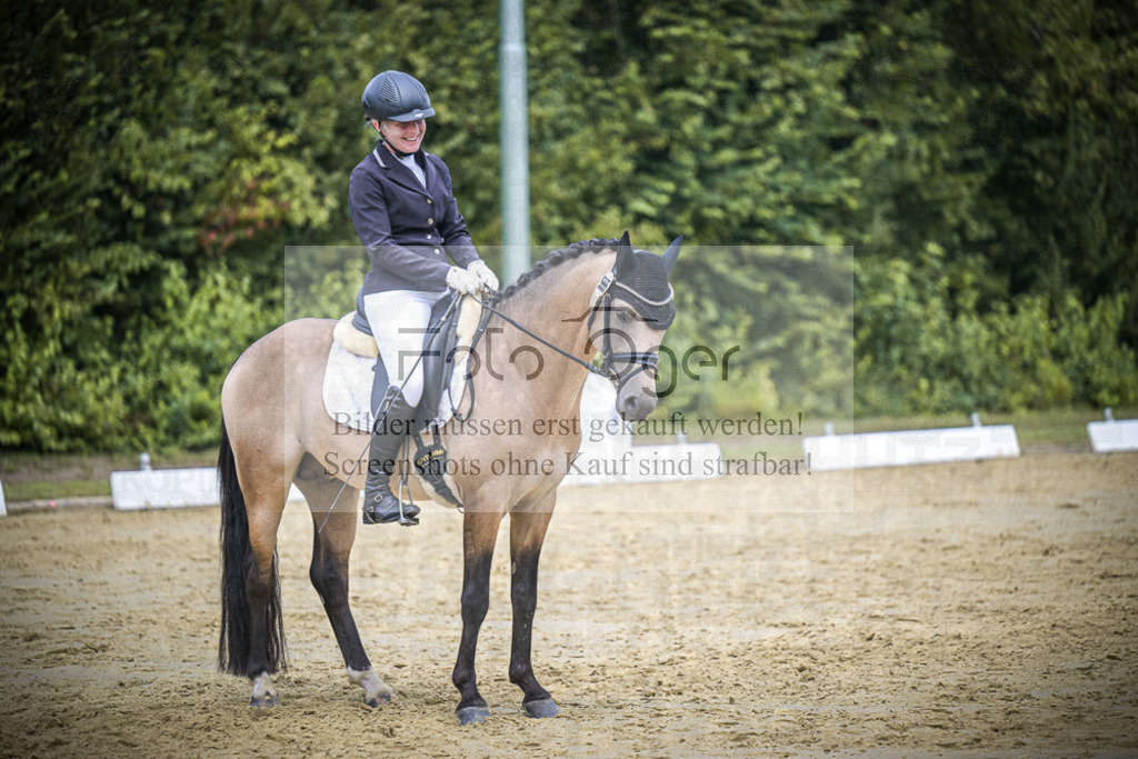 DOS_0329 | Entdecke hochwertige Reitturnierfotos von Foto Oger. Professionell, emotional und authentisch – jetzt Lieblingsmomente im Shop bestellen.Deutschlandweite Turnierfotografie. - Realisiert mit Pictrs.com