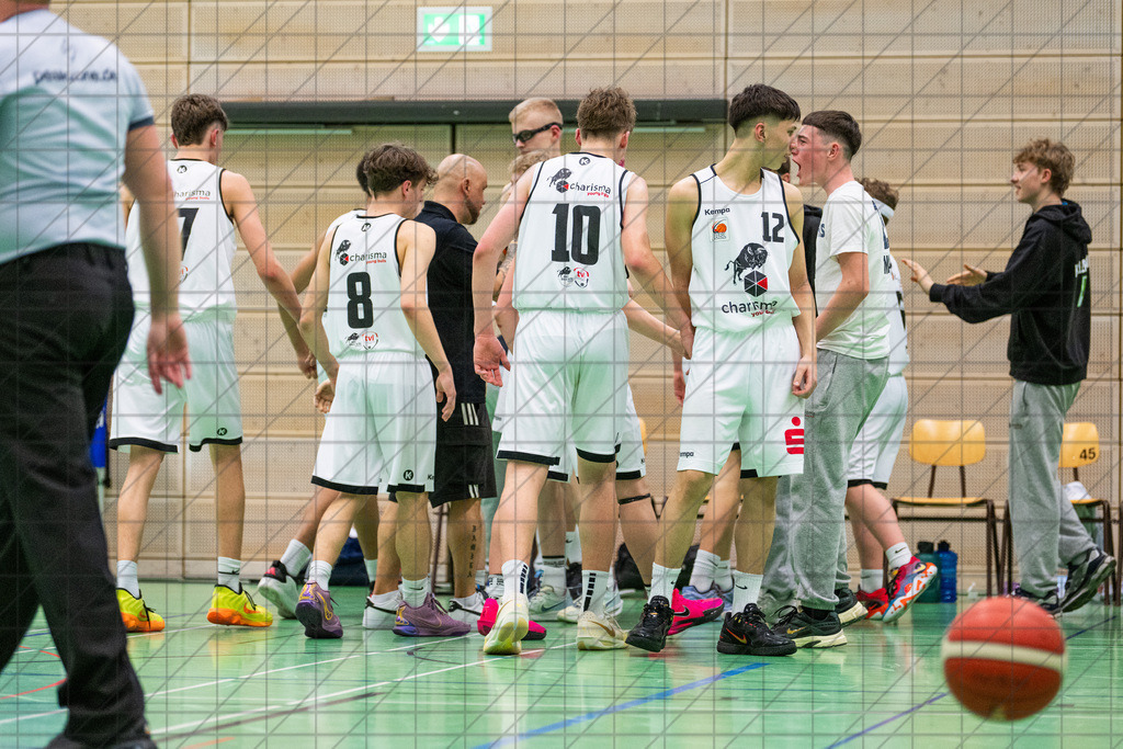 JBBL 24/25 | 21.03.2025 | Charisma Young Bulls vs. Mitteldeutsche Basketball Akademy | JBBL 24/25 | 21.03.2025 | Charisma Young Bulls vs. Mitteldeutsche Basketball Akademy | 1. Runde PlayOffs Gruppe Nord, 2. Spiel - - - - - CREDIT, www.bullenfotos.de, Martin König, Hörner Weg 40, D-49078 Osnabrück, +4917663732967, Nutzung und Weitergabe nur zu den vereinbarten Zwecken. Presseanfragen an Urheber. Alle Rechte beim Urheber. - - - - - - Realisiert mit Pictrs.com