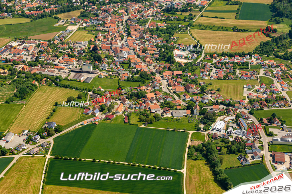 Aktuelles Luftbild von  Thalmässing - Die Luftaufnahme wurde 2022 mittels UL-Flugzeug erstellt ( keine Drohne ) - hochauflösende Kamera-Systeme von  Canon -Beste Qualität - Für grossformatige Ausdrucke geeignet. Die Geschenkidee !