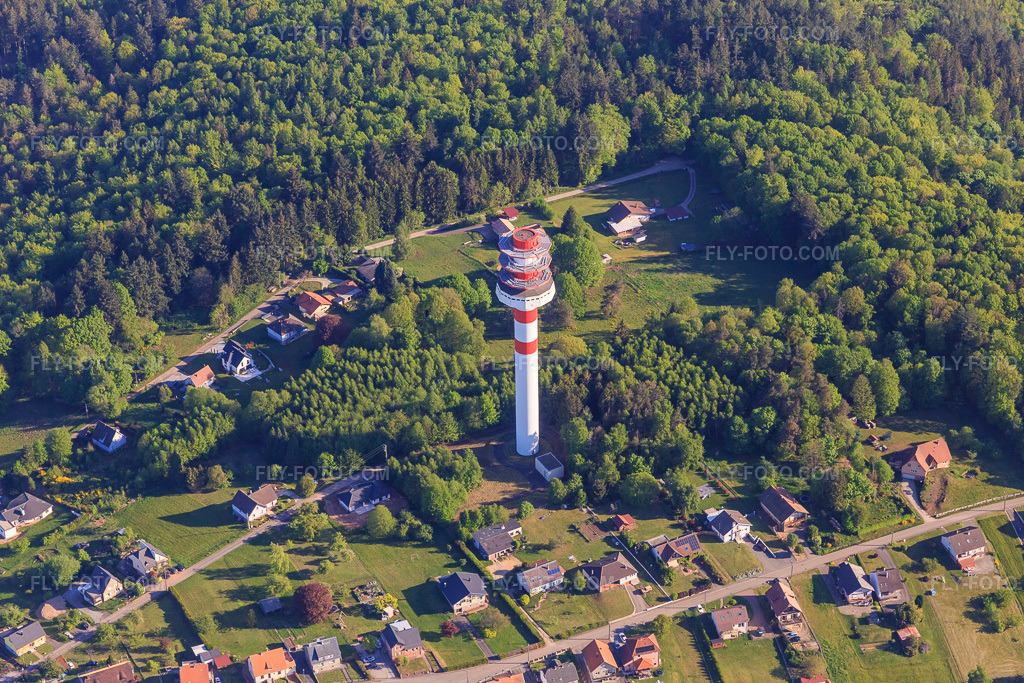 Aerial view: Transmission tower Tour Hertzienne de Goetzenbruck in the Northern Vosges from the west in Goetzenbruck in the state Moselle, France.Photo: IMG_146052.jpg taken on 05/01/2025 by Werner Riehm/FLY-FOTO.comResolution of the original: 5472 x 3648 px