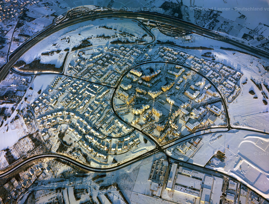 9200769 | Heuchelhofzentrum mit seinen Hochhäusern im Winter 1985