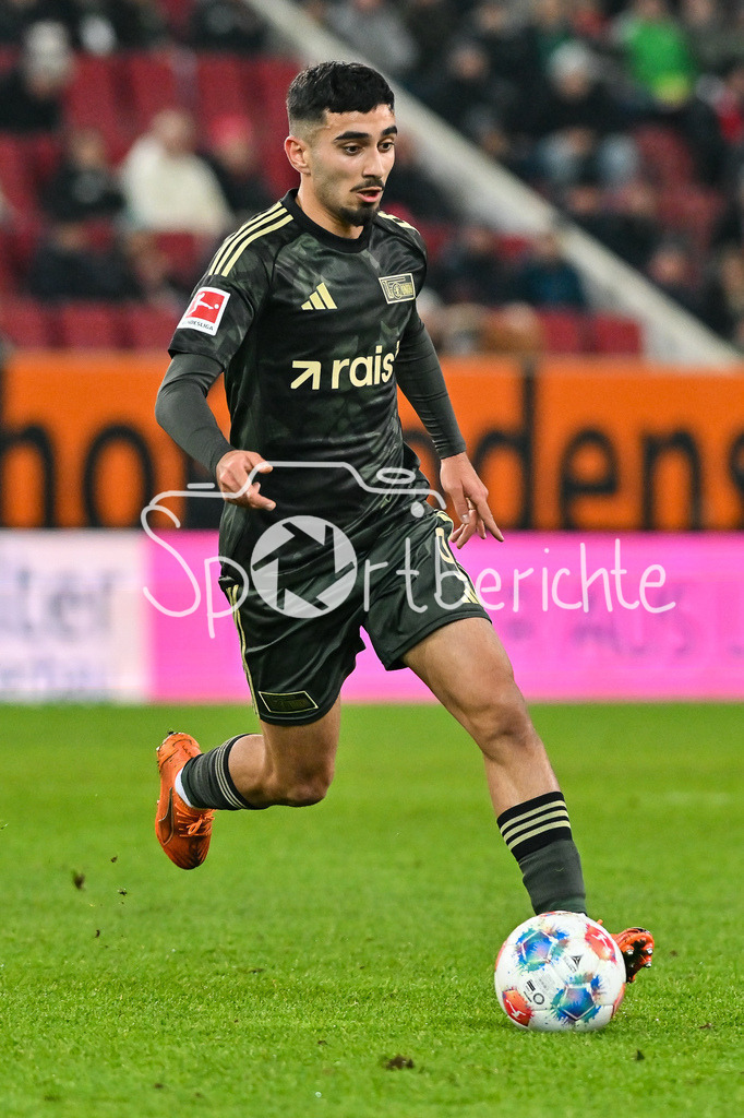 FC Augsburg - 1. FC Union Berlin | AUGSBURG, GERMANY - 15. JANUARY: am Ball Livan BURCU (Union Berlin 9) / Einzelfoto / Freisteller während dem Bundesligamatch zwischen dem FC Augsburg und dem 1. FC Union Berlin am 17. Spieltag in der WWK-Arena / DFL REGULATIONS PROHIBIT ANY USE OF PHOTOGRAPHS AS IMAGE SEQUENCES AND/OR QUASI-VIDEO