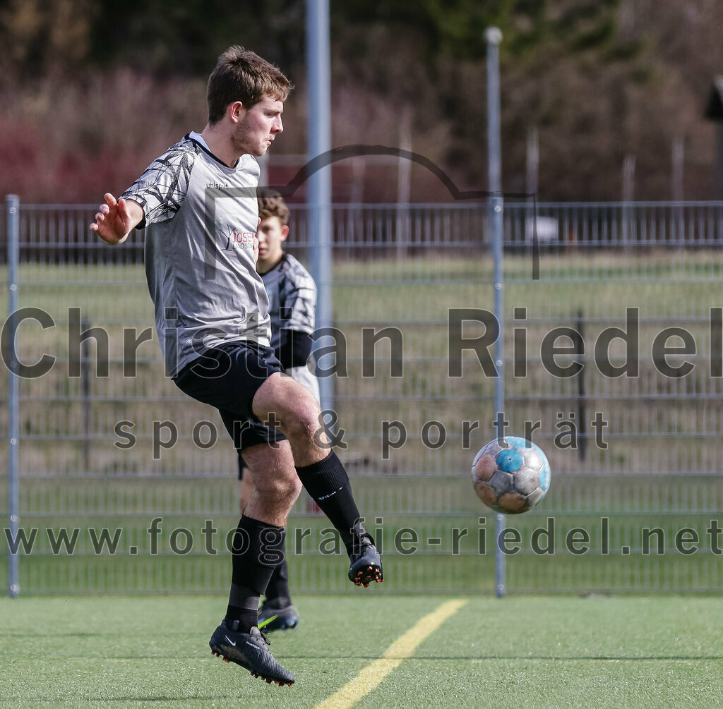 2024-02-24_048_FC_Langengeisling_II_gegen_SG_Reichenkirchen | Erding, Deutschland, 24.02.2024:
Fußball, Kreisklasse 2023 / 2024, Testspiel, FC Langengeisling II gegen SG Reichenkirchen, Endergebnis: 7:1

Maximilian Wenhart (SG Reichenkirchen, #10)

Foto: Christian Riedel / fotografie-riedel.net