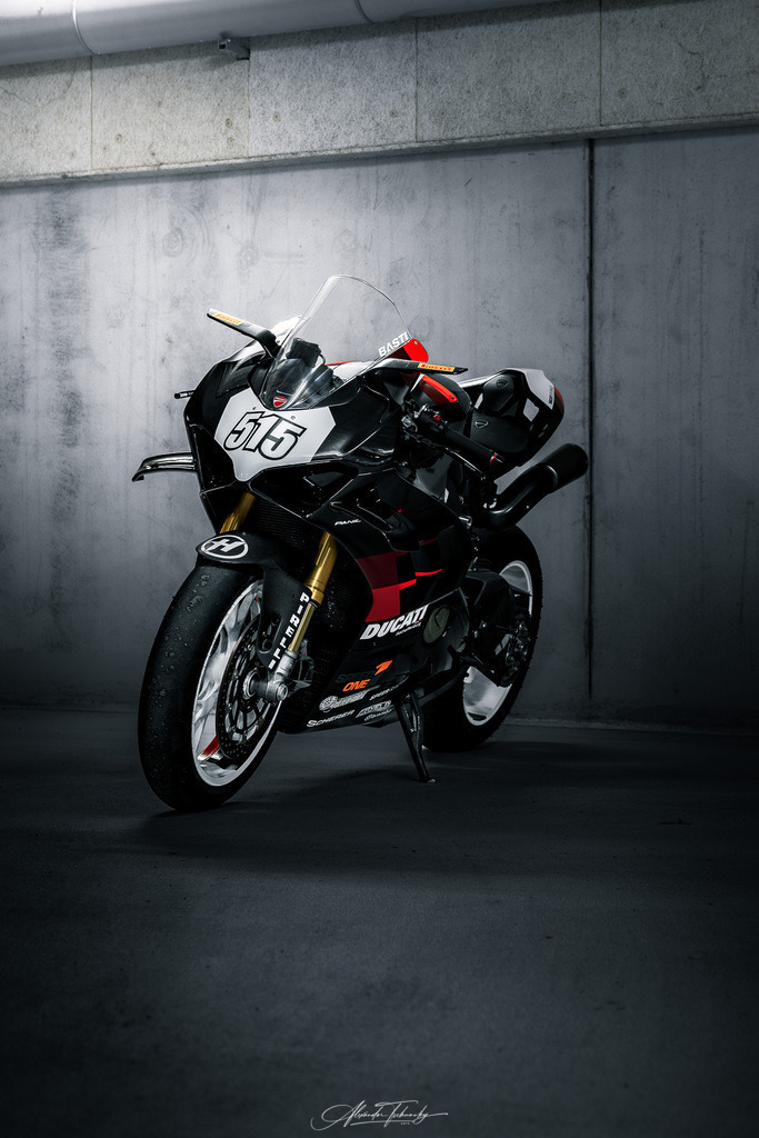 Ducati Panigale V4S | Entdecken Sie die faszinierende Welt von Alexander Tschuncky Arts: Kreative Fotografie, atemberaubende Automobilkunst und hochwertiger Bilderdruck. Lassen Sie sich inspirieren! - Realisiert mit Pictrs.com