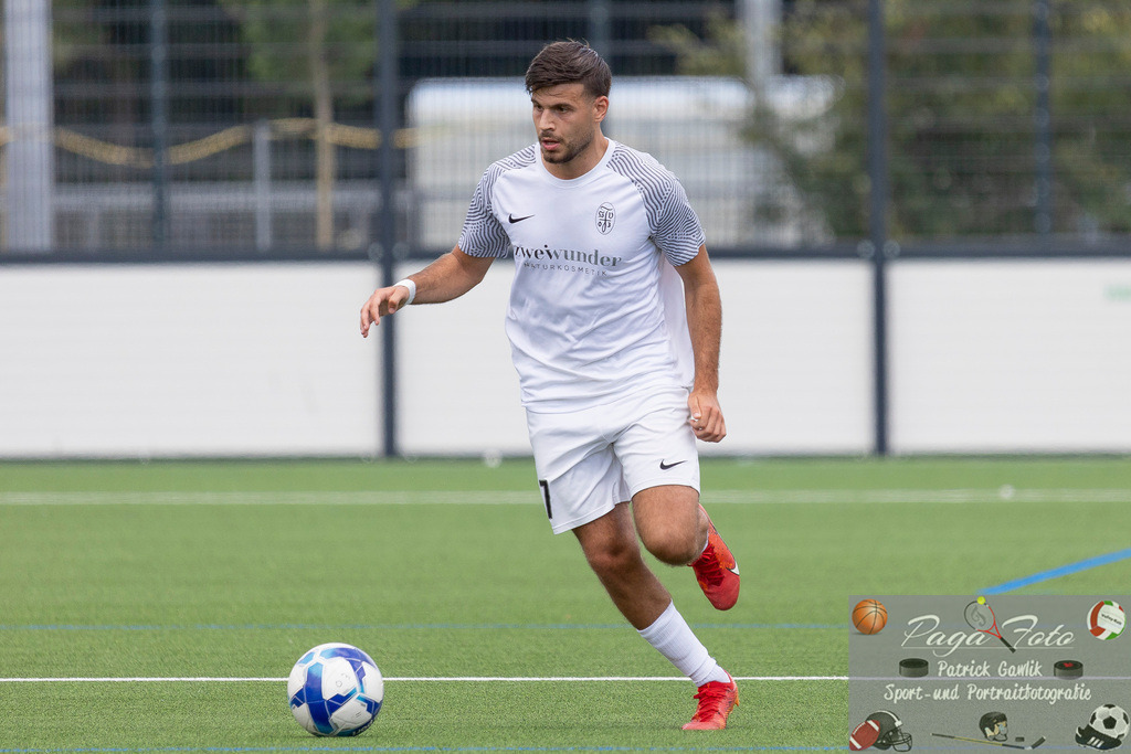 Testspiel: Spvgg. 03 Fechenheim - Türk Gücü Friedberg, 13.07.2024 | Giovanbattista Pedace (Spvgg. 03 Fechenheim #7) mit Ball, Freisteller, Portrait / Porträt, Spvgg. 03 Fechenheim - Türk Gücü Friedberg, Frankfurt am Main, Sportanlage Birsteiner Straße, 13.7.2024 - Realisiert mit Pictrs.com