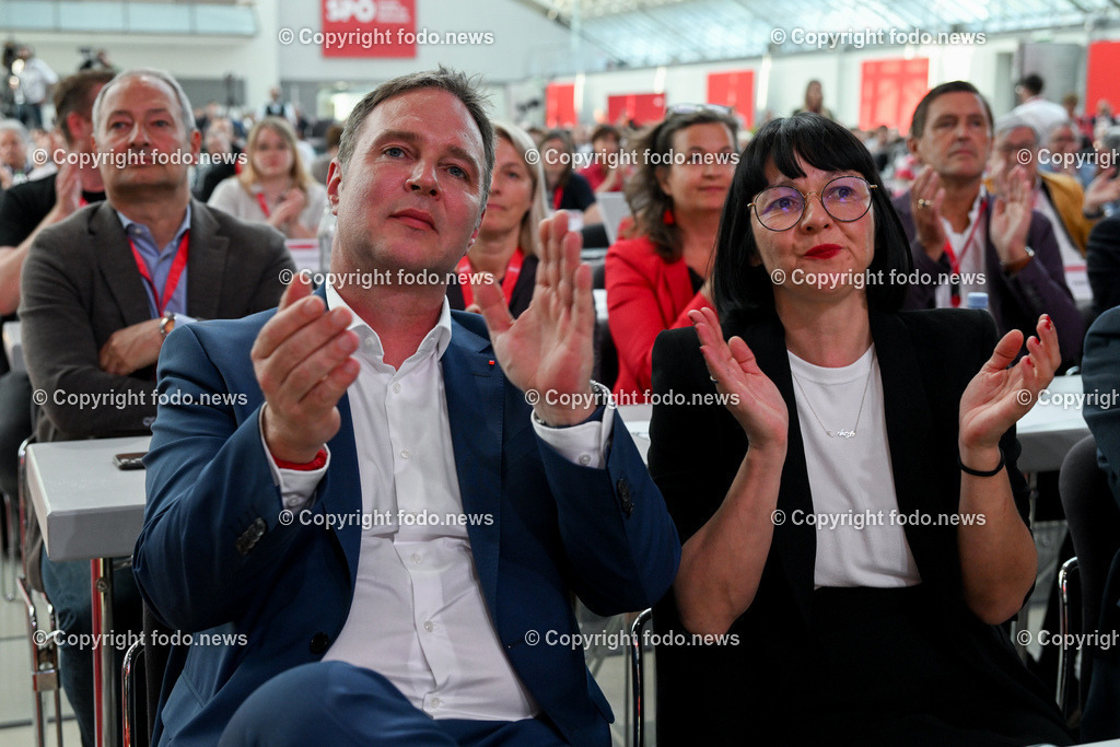Bundesparteitag SPOE in Linz Design Center_ 03.06.2023-141 | 03.06.2023, Linz, AUT, Bundesparteitag SPOE in Linz Design Center, im Bild Andi Babler (SP, Bgm. Traiskirchen) und Gattin Karin