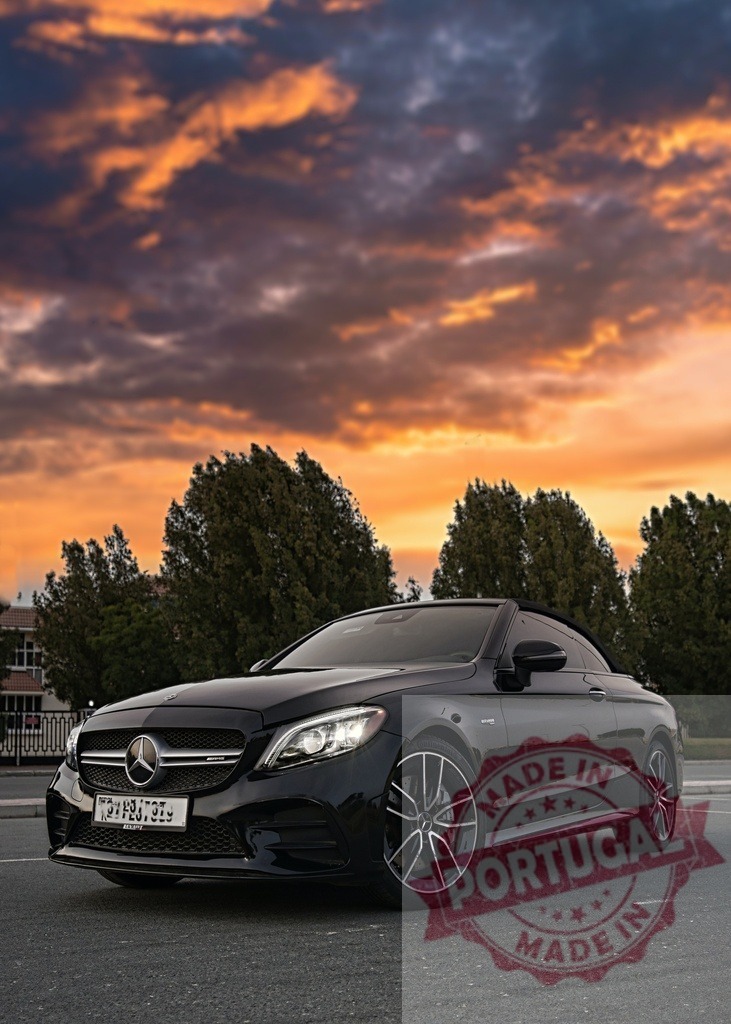 Mercedes-Benz luxury convertible car parked at sunset | Black Mercedes-Benz C-Class Coupe convertible parked on asphalt with a vibrant sunset sky - Realisiert mit Pictrs.com