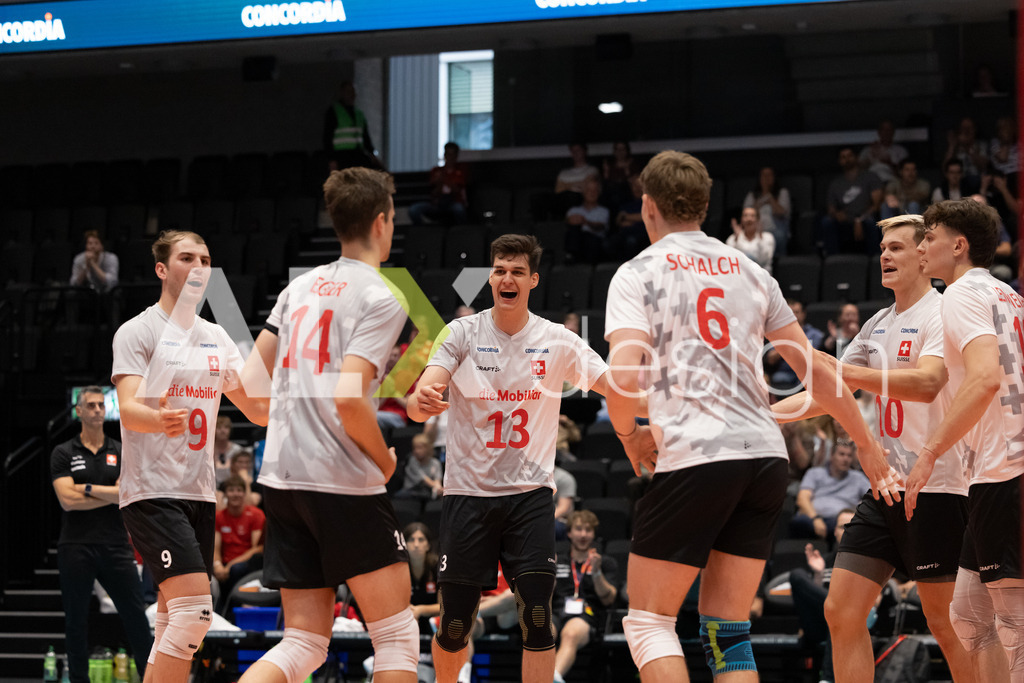 Luxembourg v Switzerland - CEV European League Men | KRIENS, SWITZERLAND - JUNE 12: Team of Switzerland (SIMON MAAG of Switzerland, CYRIL KOLB of Switzerland, FABRICE EGGER of Switzerland, ETIENNE SCHALCH of Switzerland, LARS MIGGE of Switzerland, ALEXANDER LENGWEILER of Switzerland) celebrating during the CEV European League match between Luxembourg and Switzerland at Pilatus Arena on June 12, 2026 in Kriens, Switzerland. - Realisiert mit Pictrs.com