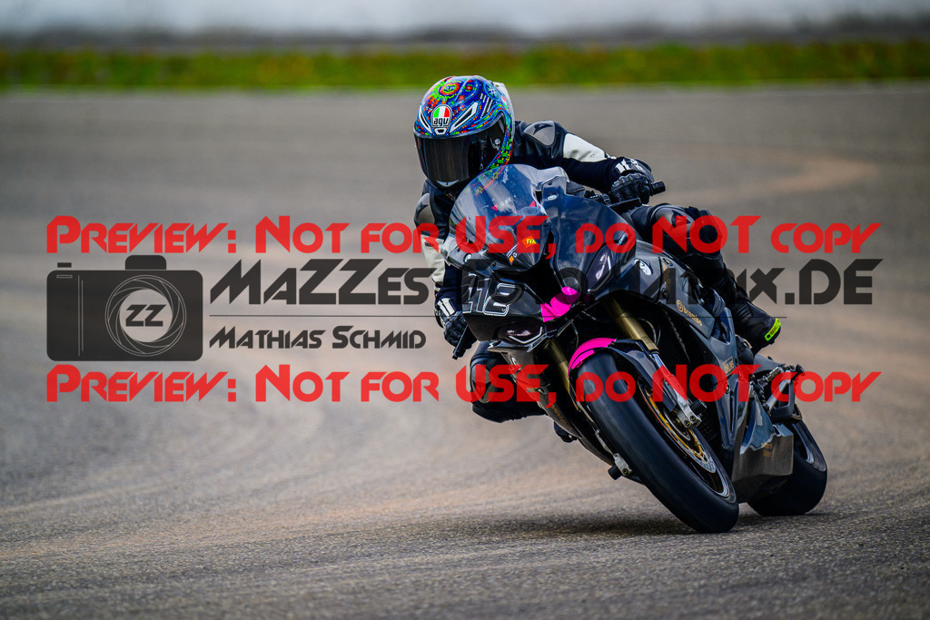 MaZZes_FotoMatrix_240910_6007705_2676 | GELB