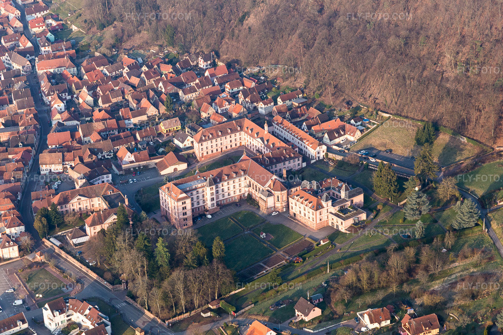 Aerial view: View of the town in Oberbronn in the state Bas-Rhin, France.Photo: IMG_105264.jpg taken on 03/25/2018 by Werner Riehm/FLY-FOTO.comResolution of the original: 5472 x 3648 px