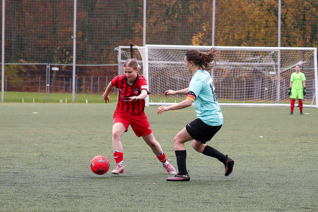 FCHWAS_251102_4792 | 1.FC Heidenheim 1846 II vs. SGM DJK-SV Wasseralfingen/Neuler, Fußball, Frauen, Bezirksliga, 2025/2026, 8. Spieltag, 02.11.2025 in Mergelstetten (Foto: Michael Bulling) - Realisiert mit Pictrs.com