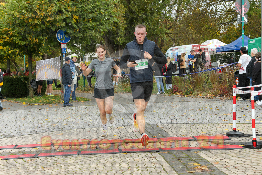 241020_1103_EX1_0837 | Sportfotografie im Rhein-Sieg Kreis, Köln, Bonn, NRW, Rheinland Pfalz, Hessen, etc. Unser Tätigkeitsfeld umfasst den Laufsport vom Volkslauf über den Marathon, Duathlon, Triathon bis zum Ultralauf wie Kölnpfad Ultra oder Schindertrail.