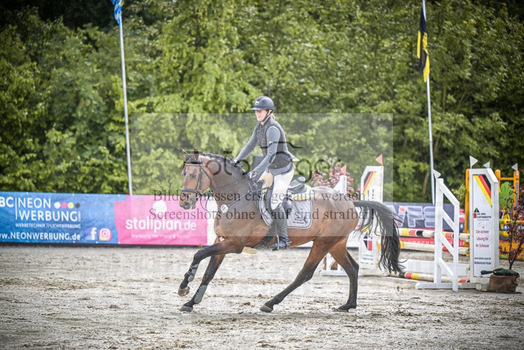 DOS_7449 | Entdecke hochwertige Reitturnierfotos von Foto Oger. Professionell, emotional und authentisch – jetzt Lieblingsmomente im Shop bestellen.Deutschlandweite Turnierfotografie. - Realisiert mit Pictrs.com