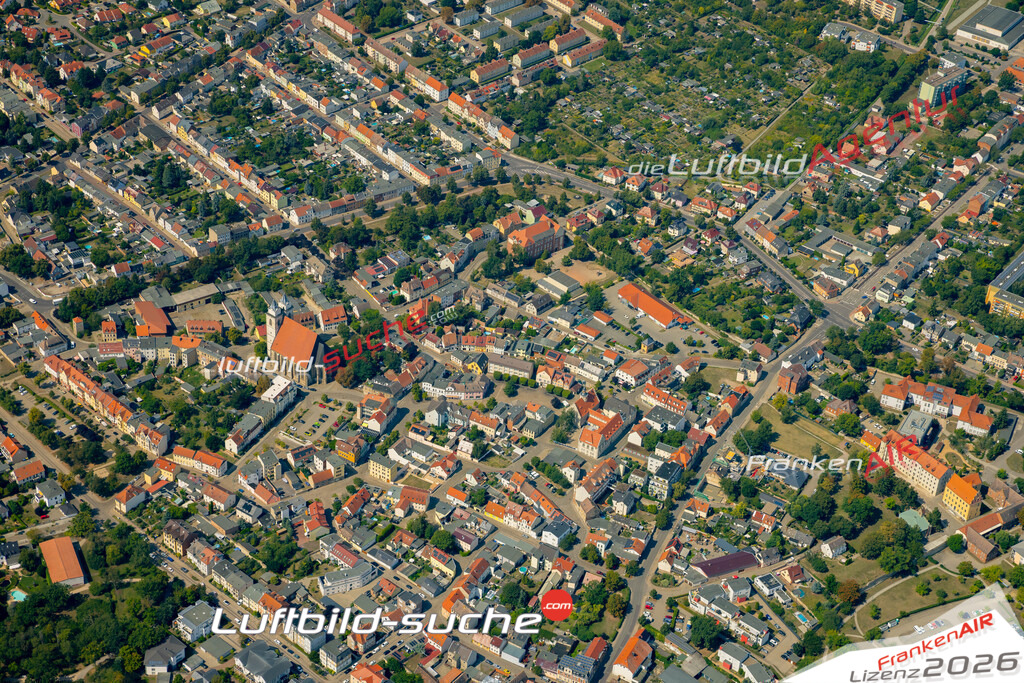 Luftaufnahme Altstadt Schönebeck - Die Luftaufnahme wurde 2025 vom UL-Flugzeug heraus erstellt ( ohne Drohne ) - Hochauflösende Luftaufnahme - für professionelle Ausdrucke geeignet. Die Geschenkidee !Mit Lizenz und Bildrechte bestellbar