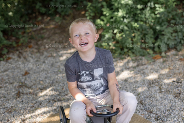 R6__6494 | Professionelle Kindergartenfotografie in Bayern - liebevolle, natürliche Kinderfotos. Jetzt Galerie ansehen und Lieblingsbilder bestellen! - Realisiert mit Pictrs.com