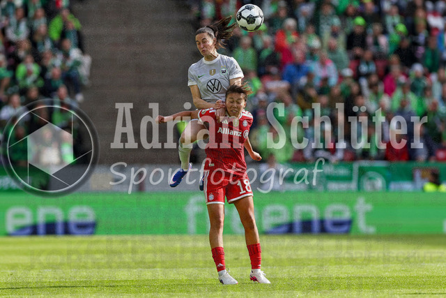 14.05.2026, GER, Fussball, Frauen, DFB-Pokal, Finale, Saison 2025/2026, VfL Wolfsburg - FC Bayern München | Caitlin Dijstra (Wolfsburg) und Momoko Tanikawa (Bayern) im Kampf um den Ball