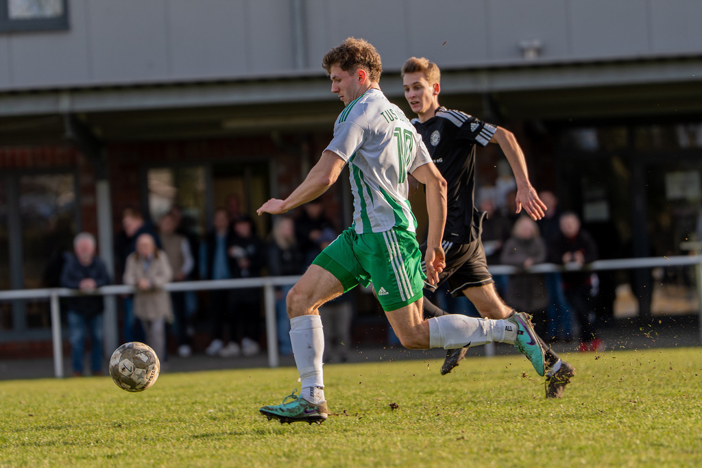 Fußball I Herren I Saison 2025-2026 I Bezirksliga Weser-Ems 4 I 21. Spieltag I TuS Lutten - SW Osterfeine I 4296 | jns.sportfotos - Realisiert mit Pictrs.com