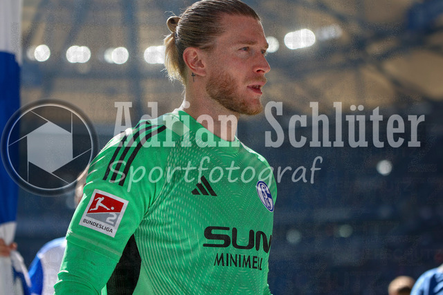19.04.2026, GER, Fussball, Herren, 2. BL, Saison 2025/2026, FC Schalke 04 - Preußen Münster | Loris Karius (S04) schaut 