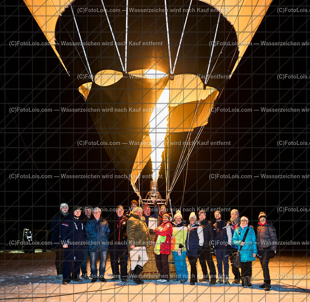 ALP5420_Nacht der Ballone_Ballonclub-Mitwirkende | NACHT DER BALLONE in Lackenhof am Ötscher, Sa 28. Dezember 2024.Mit einer Schauübung der Bergrettung Lackenhof, dem Ballonclub Ötscherland und den Gaminger Ötscherteufeln unter Zusammenarbeit mit der FF Lackenhof, dem Musikverein, dem Pensionistenverband, dem CampingClub, der Schirmbar und Konditorei Czihak, der Fuchswaldhütte und der Pizzeria Venezia, die für die Verköstigung sorgten, sowie der Ötscherliftgesellschaft, der Gemeinde Gaming und dem Ötscher-Tourismusverband.