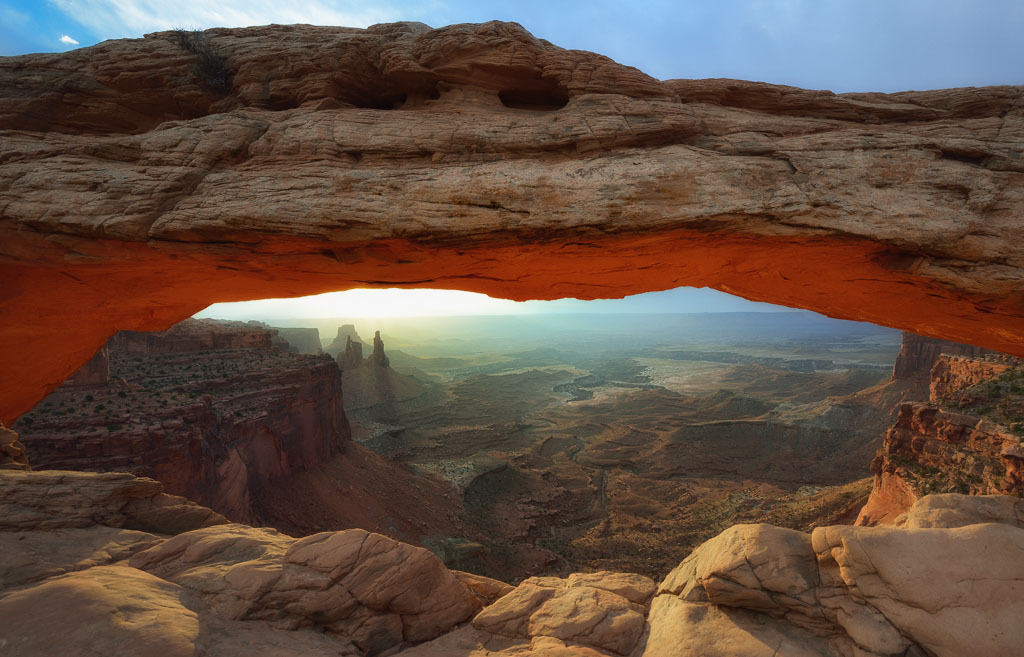 usa-2015-242 | Der Felsbogen Mesa Arch im Canyonlands National Park Mesa (USA) nach Sonnenaufgang Anfang September - Realisiert mit Pictrs.com