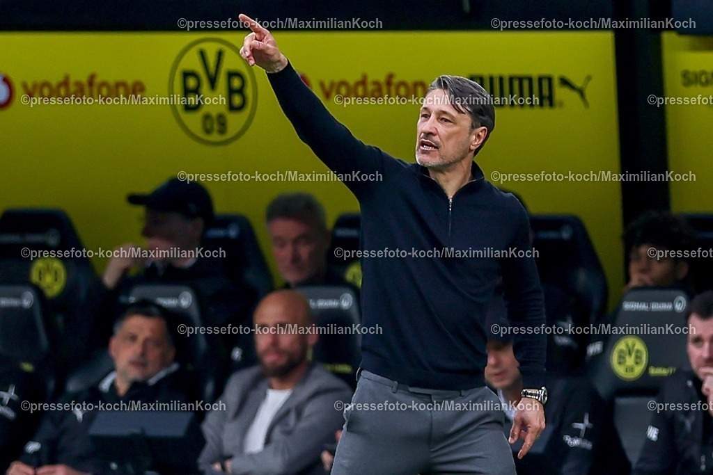 BVB11042601079 | 11.04.2026, Fußball, Borussia Dortmund - Bayer 04 Leverkusen, 1. Fußball Bundesliga, 29. Spieltag, Signal Iduna Park, Saison 2025 2026: Cheftrainer Niko Kovac (BVB #hc) gestikulierend am Spielfeldrand   DFB regulations prohibit any use of photographs as image sequences and or quasi-video.