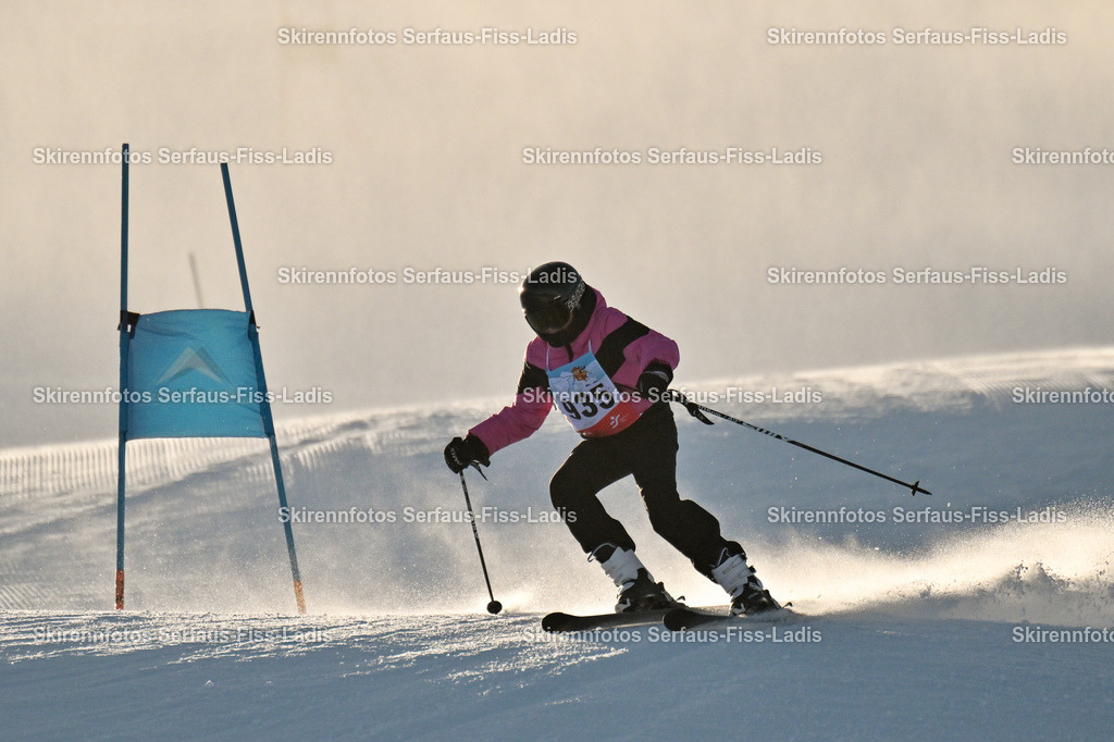 SRF_25.12.2025_0360 | Skirennfotos,Serfaus,Fiss,Ladis,Kinderskirennen,Winter,Tirol,Oberland,skirace,SFL,feelfree,weil wir's genießen,ski,Ski,skifahren,Sonnenplateau, - Realisiert mit Pictrs.com