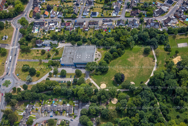 Castrop-Rauxel220706534 | Luftbild, Hallenbad, Wiese mit Bolzplatz und Beachvolleyballfeld, Castrop-Rauxel, Ruhrgebiet, Nordrhein-Westfalen, Deutschland