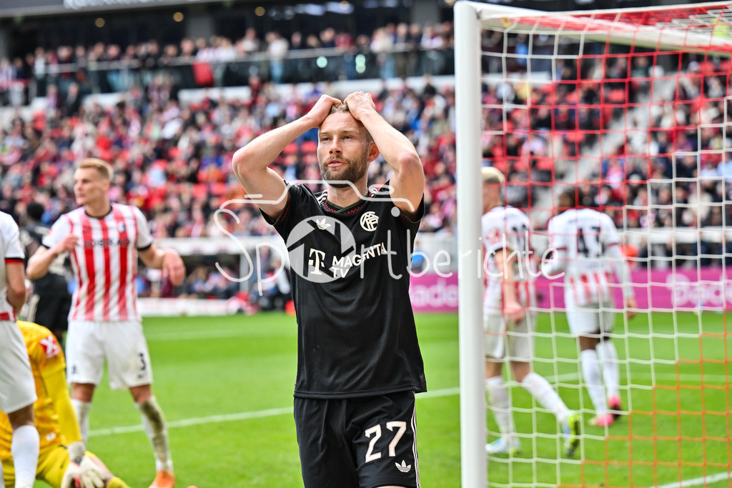 SC Freiburg - FC Bayern München | FREIBURG, GERMANY - 04. APRIL: Konrad LAIMER (FC Bayern Munich 27) ärgert sich über eine vergebene Chance während dem Bundesligamatch zwischen dem SC Freiburg und dem FC Bayern München am 28. Spieltag im Europa-Park Stadion / DFL REGULATIONS PROHIBIT ANY USE OF PHOTOGRAPHS AS IMAGE SEQUENCES AND/OR QUASI-VIDEO