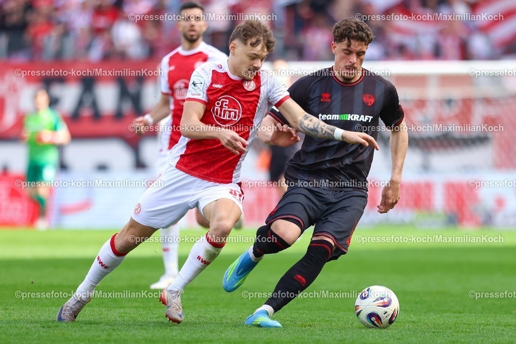 xKWIx11042601068 | 2026.04.11, xkwix, Fußball, 3.Liga, Rot-Weiss Essen -  FC Ingolstadt, Stadion an der Hafenstraße, 33.Spieltag, Saison 2025 / 2026: Jannik Hofmann (Rot-Weiss Essen #37) im Zweikampf gegen Dennis Kaygin (FC Ingolstadt 04 #10) DFB regulations prohibit any use of photographs as image sequences and or quasi-video. Photo: xKamilxWilkowskixPressefotoKochx